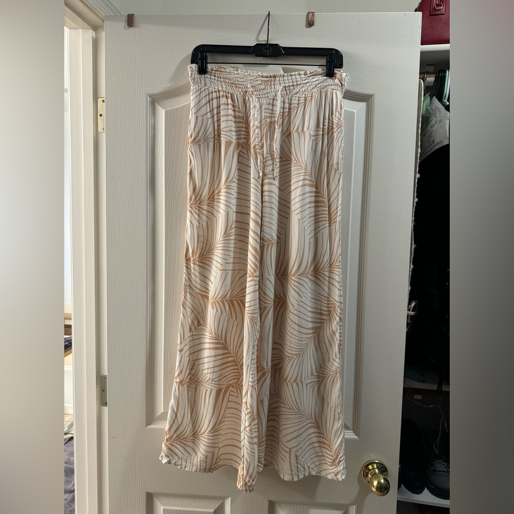Roxy flowy paint Medium, originally bought for $60.00
